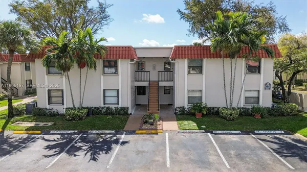 $299,900 | 9730 Hammocks Boulevard, Unit 20128, Miami, FL 33196