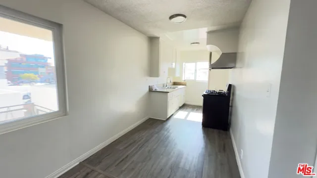 $2,200 | 975 South Kingsley Drive, Unit 6, Los Angeles, CA 90006