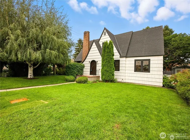 $799,000 | 417 North Columbia Street, Chelan, WA 98816