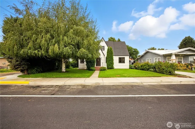 $799,000 | 417 North Columbia Street, Chelan, WA 98816