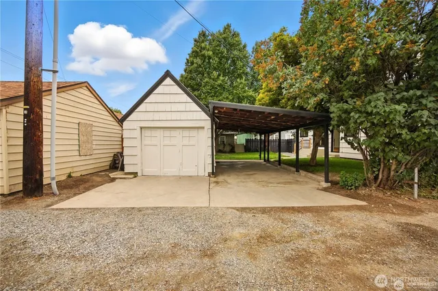 $799,000 | 417 North Columbia Street, Chelan, WA 98816