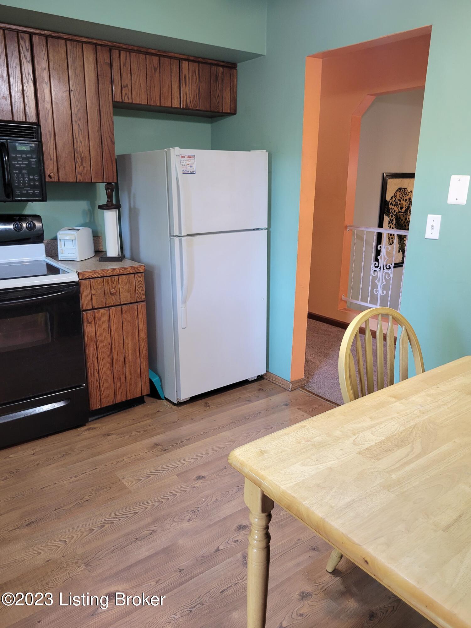 3508 Dorset Road Louisville, KY 40214 - Photo 27 of 51 Appliances Stay!
