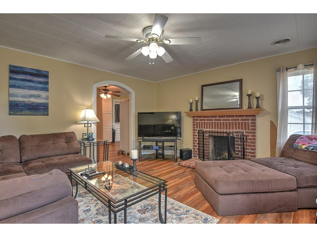 1222 Robinhood Road Greeneville, TN 37745 - Photo 4 of 15 Photo 4
