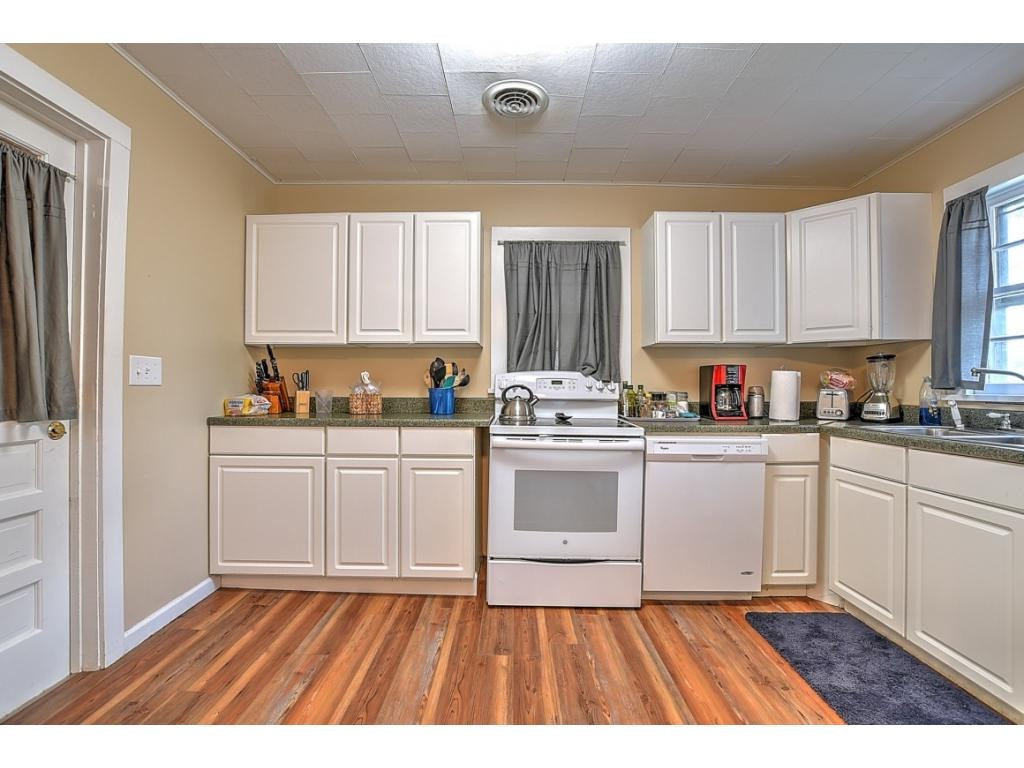 1222 Robinhood Road Greeneville, TN 37745 - Photo 8 of 15 Photo 8