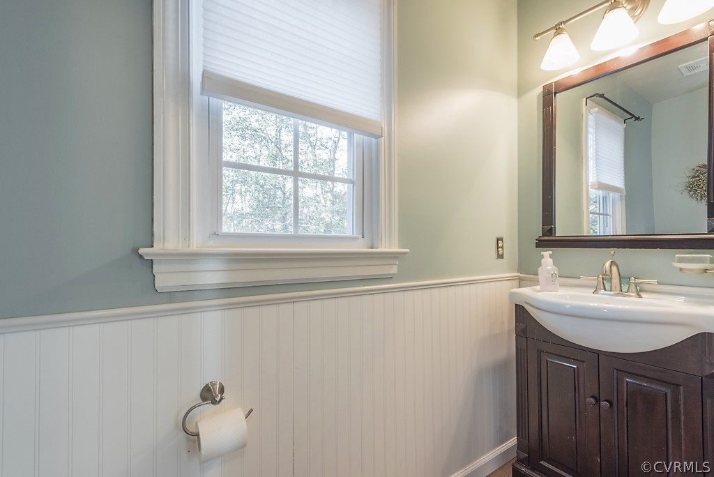 13505 West Poplar Grove Road Midlothian, VA 23112 - Photo 22 of 44 Powder room downstairs