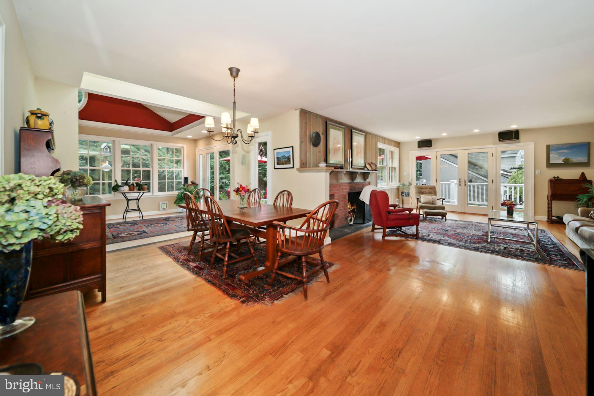 6002 Winnebago Road Bethesda, MD 20816 - Photo 8 of 54 Dining area - skylights & lots of windows