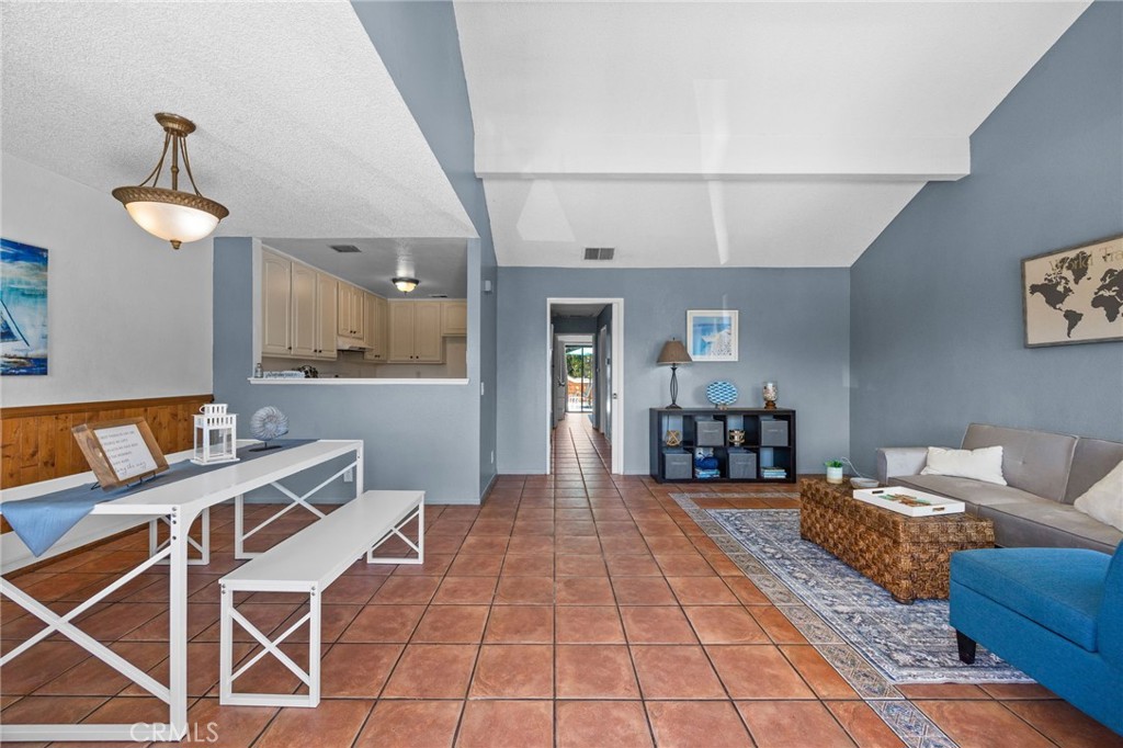 931 South Sutter Creek Road Anaheim, CA 92804 - Photo 5 of 36