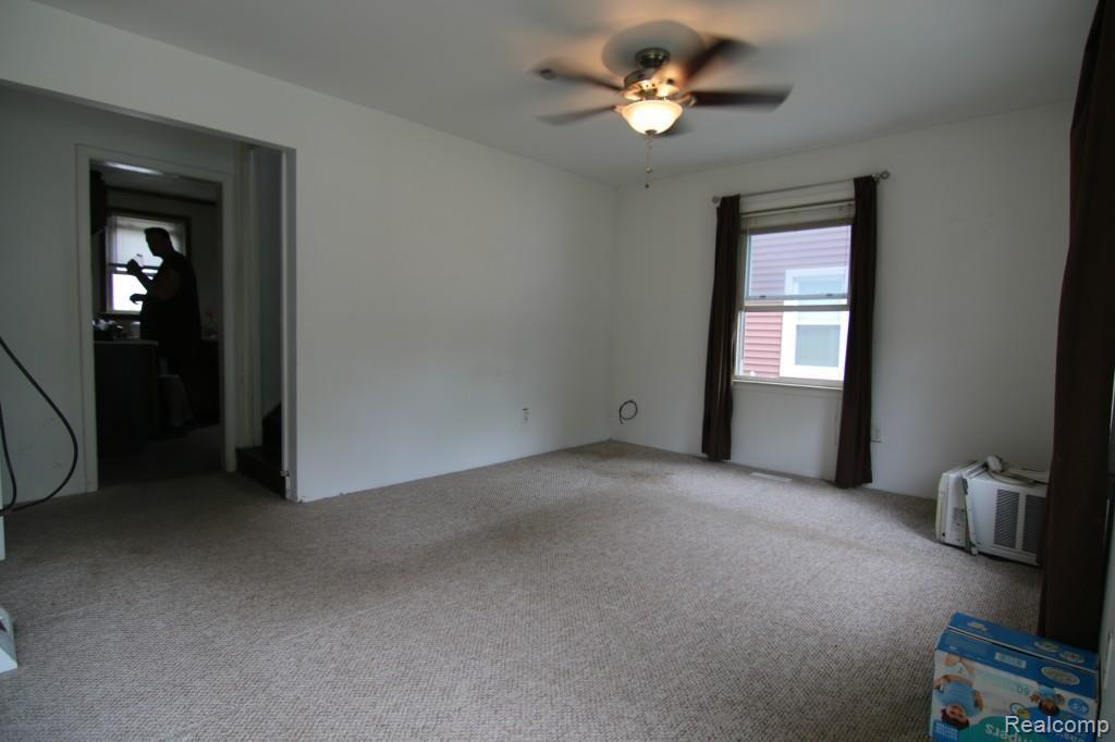 5240 Howe Road Wayne, MI 48184 - Photo 3 of 21