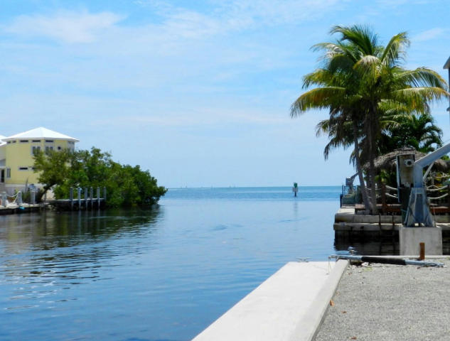 30 South Exuma Road, Unit B Key Largo, FL 33037 - Photo 1 of 17 30SExumaRd_11457_1
