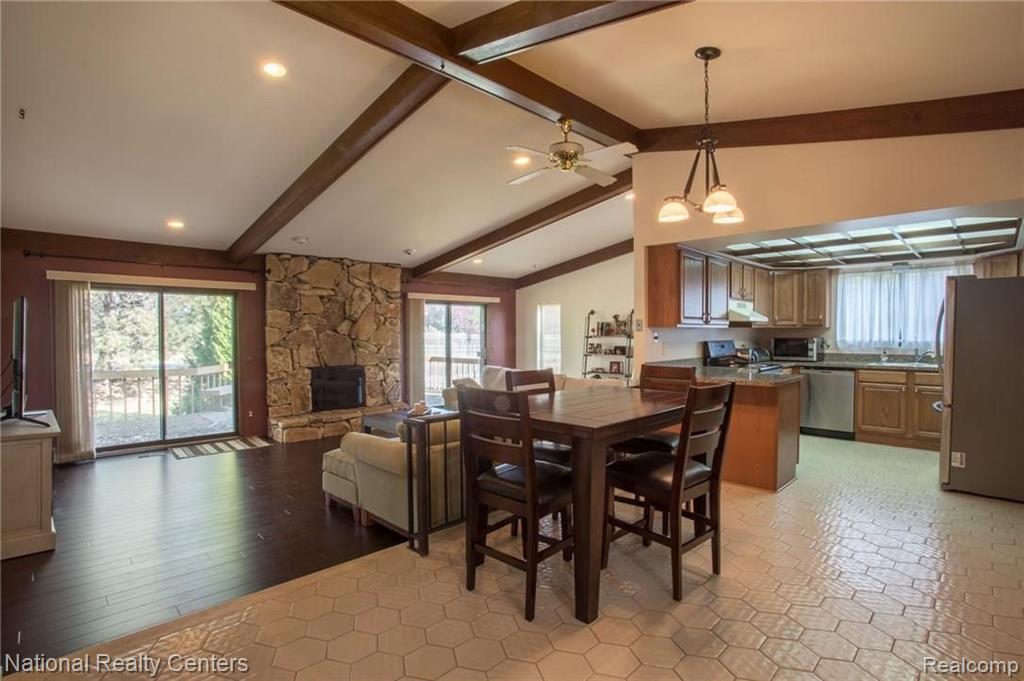 384 Prospect Drive Rochester Hills, MI 48307 - Photo 6 of 32
