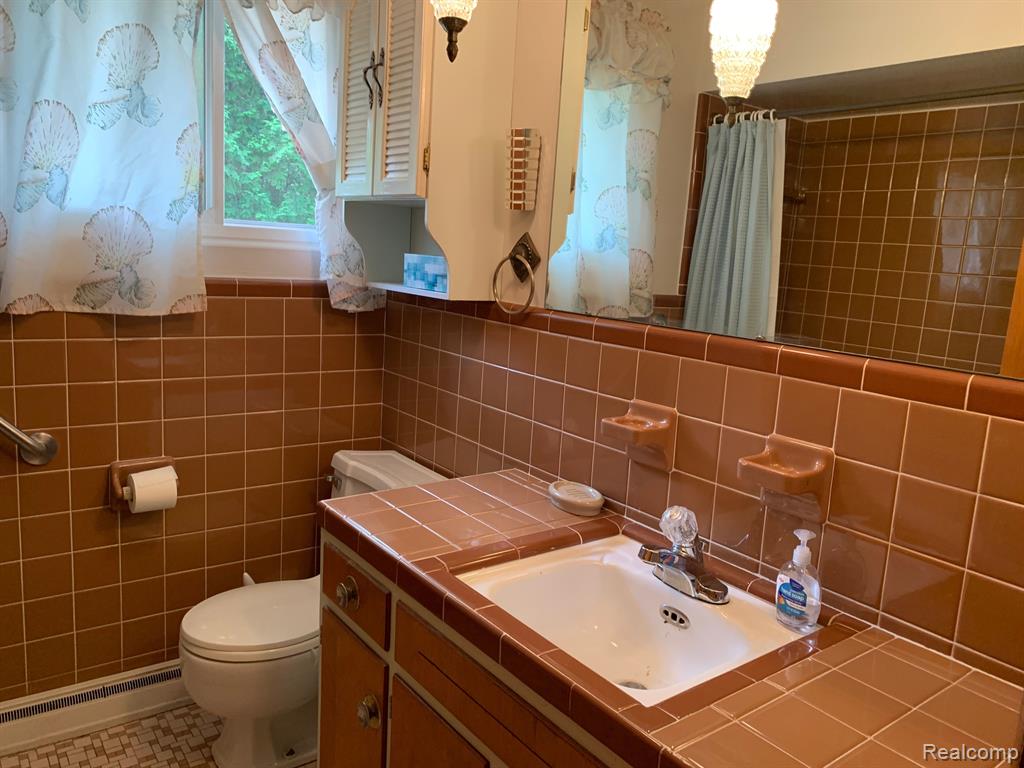 2401 Riverside Drive Port Huron, MI 48060 - Photo 14 of 29