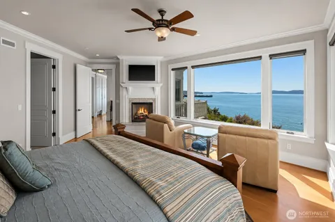 $8,900,000 | 1114 B Avenue, Anacortes, WA 98221