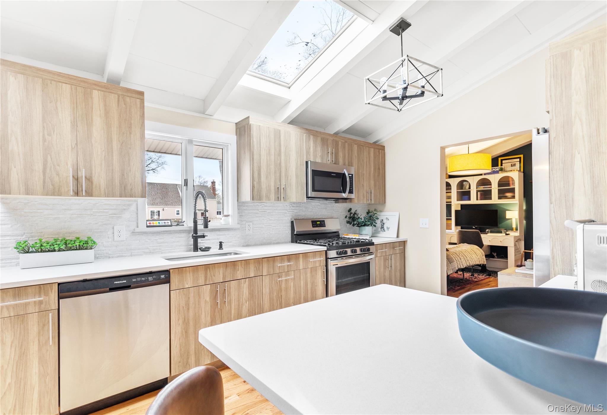 58 North Howells Point Road Bellport, NY 11713 - Photo 4 of 16