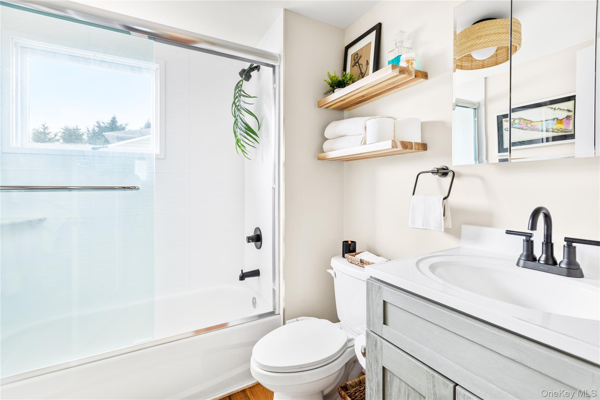 58 North Howells Point Road Bellport, NY 11713 - Photo 6 of 16