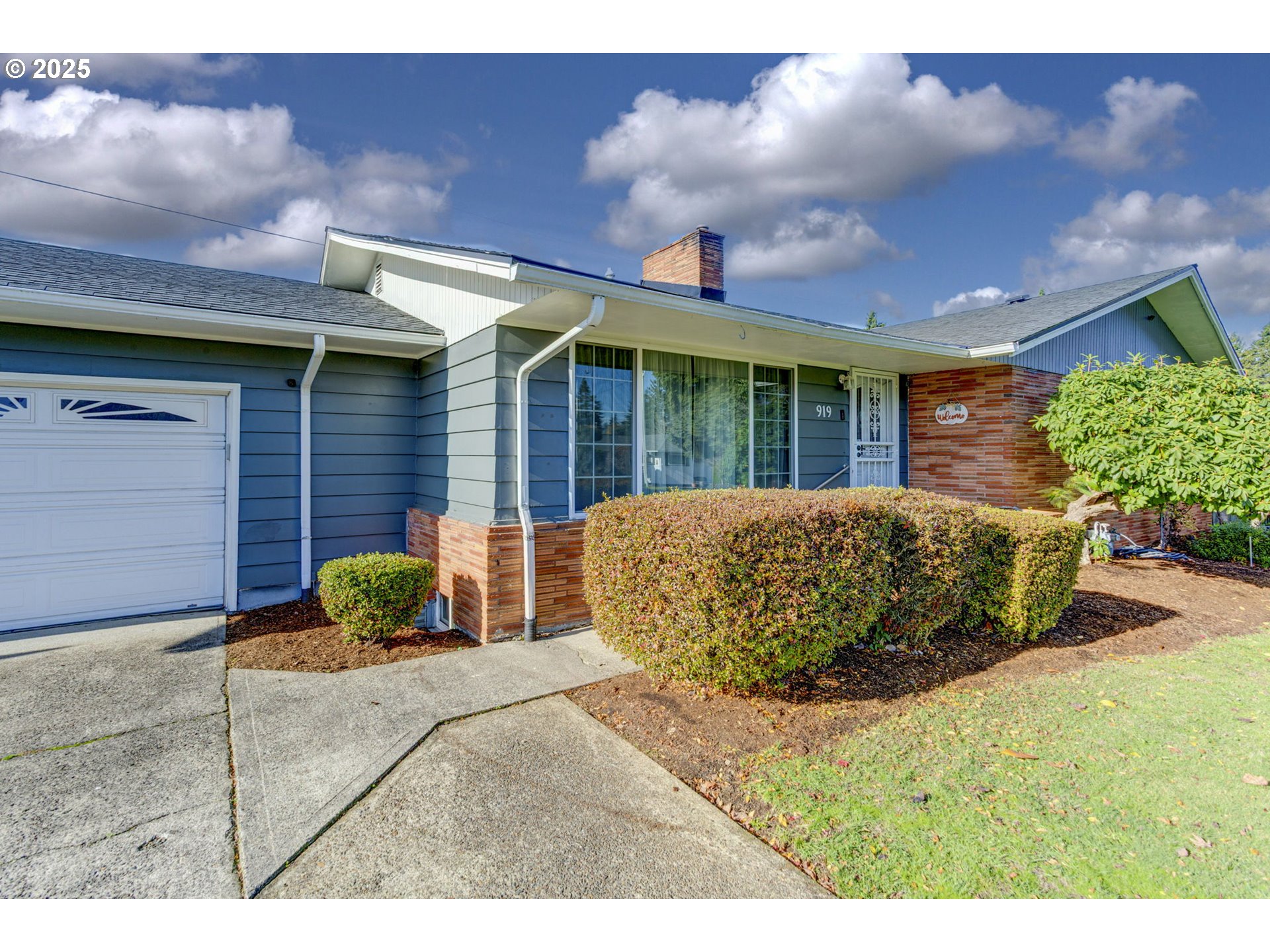 919 Northeast 152nd Avenue Portland, OR 97230 - Photo 3 of 41