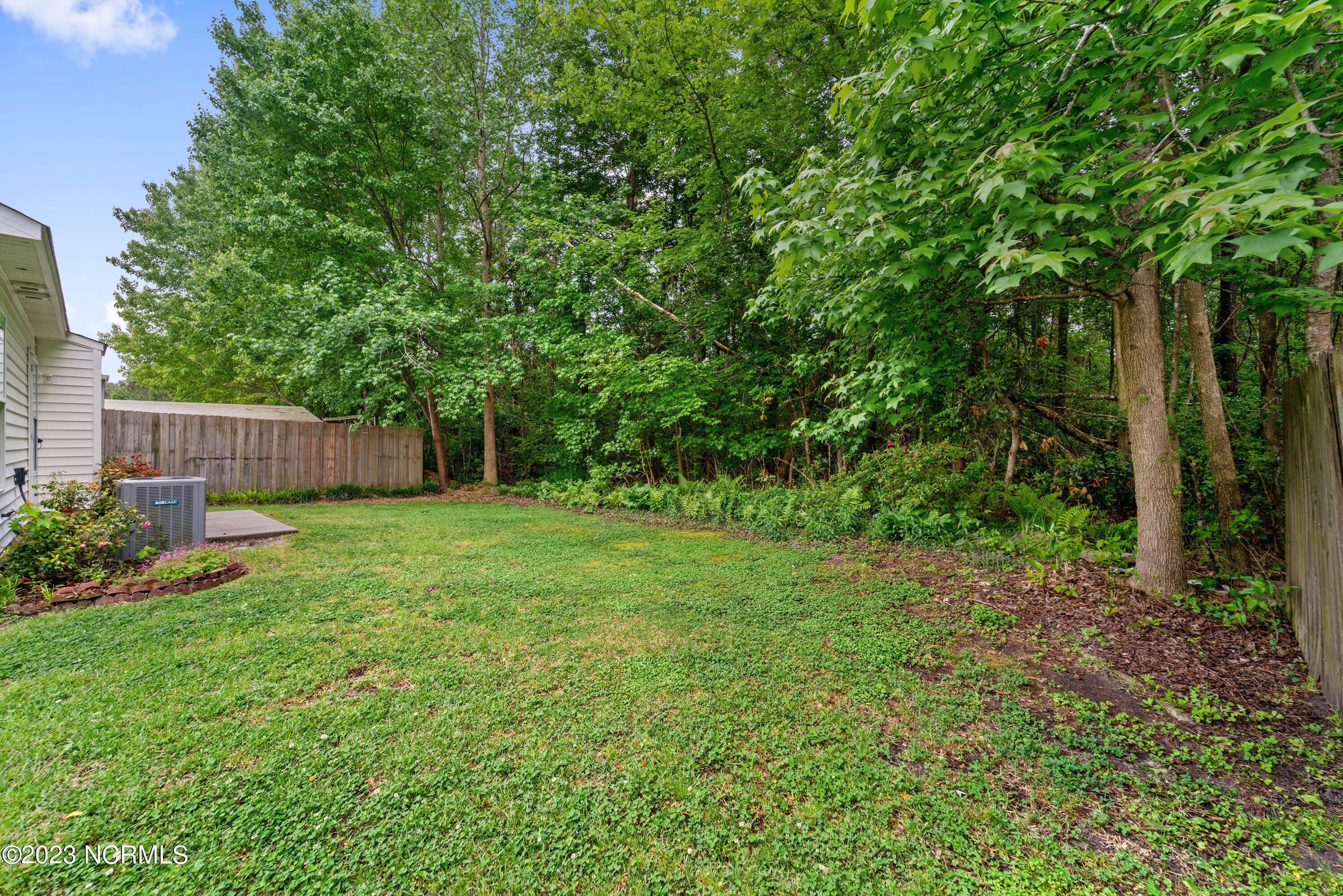 122 Gooding Drive Havelock, NC 28532 - Photo 4 of 19 Back yard