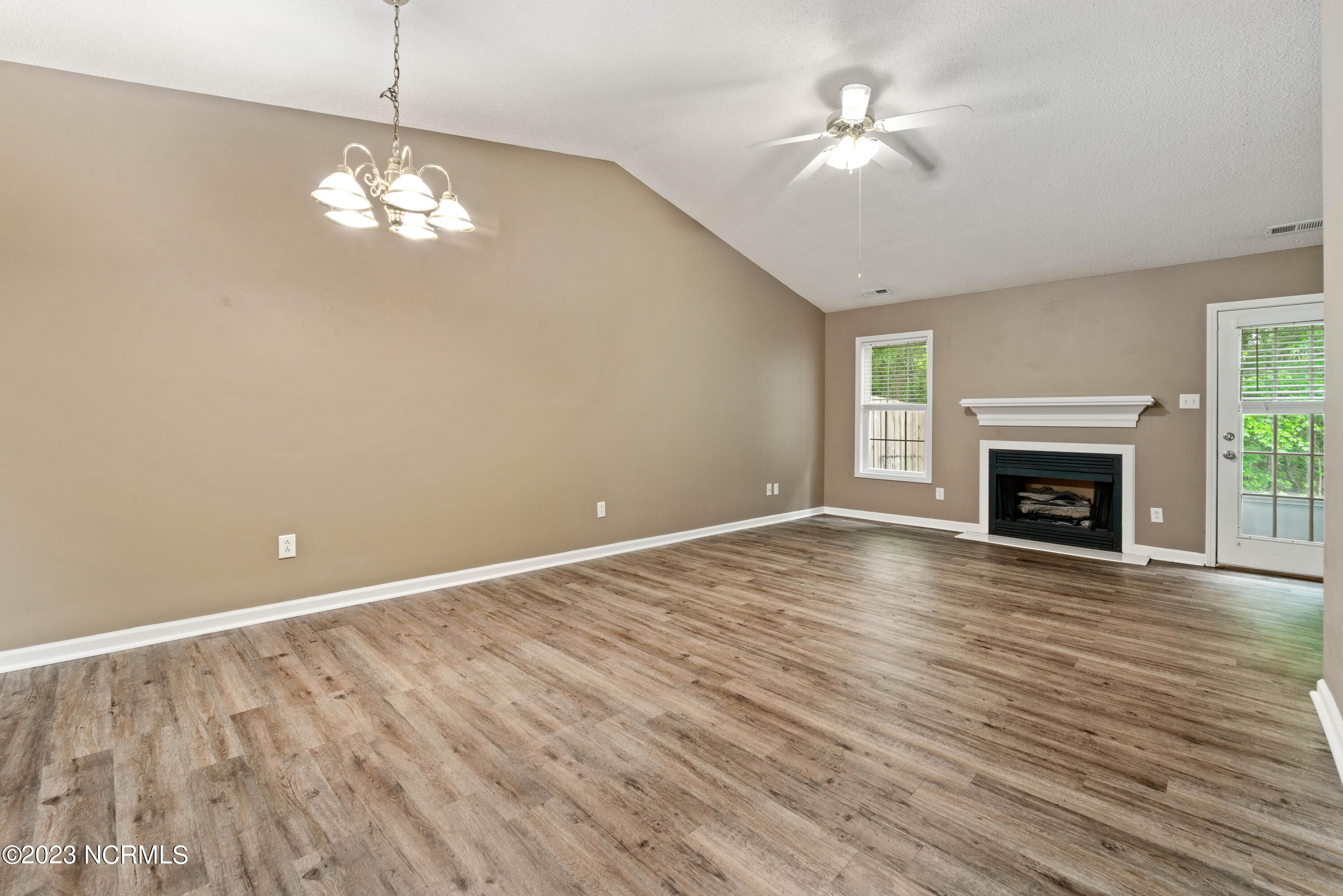 122 Gooding Drive Havelock, NC 28532 - Photo 8 of 19 Livingroom