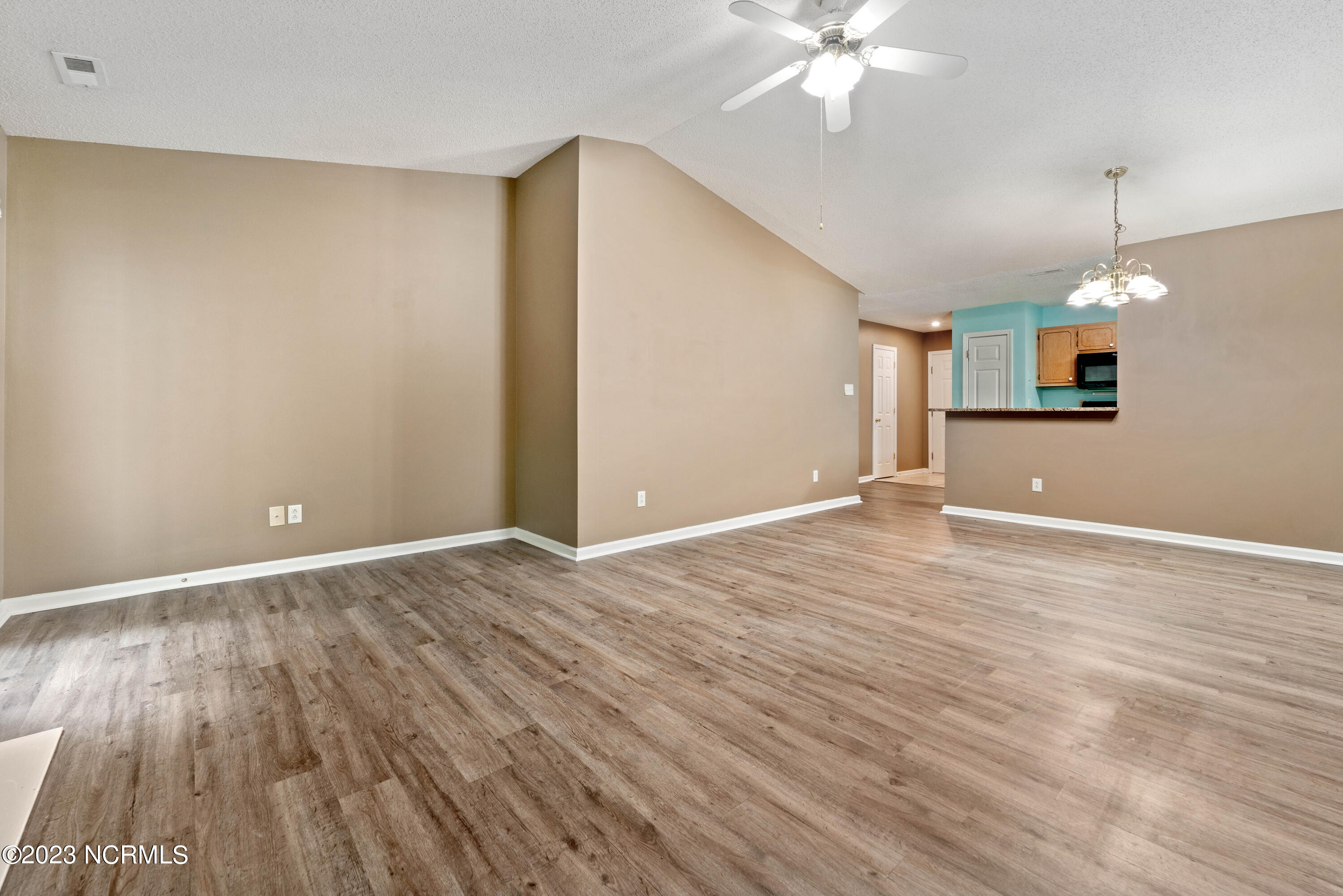 122 Gooding Drive Havelock, NC 28532 - Photo 9 of 19 Livingroom