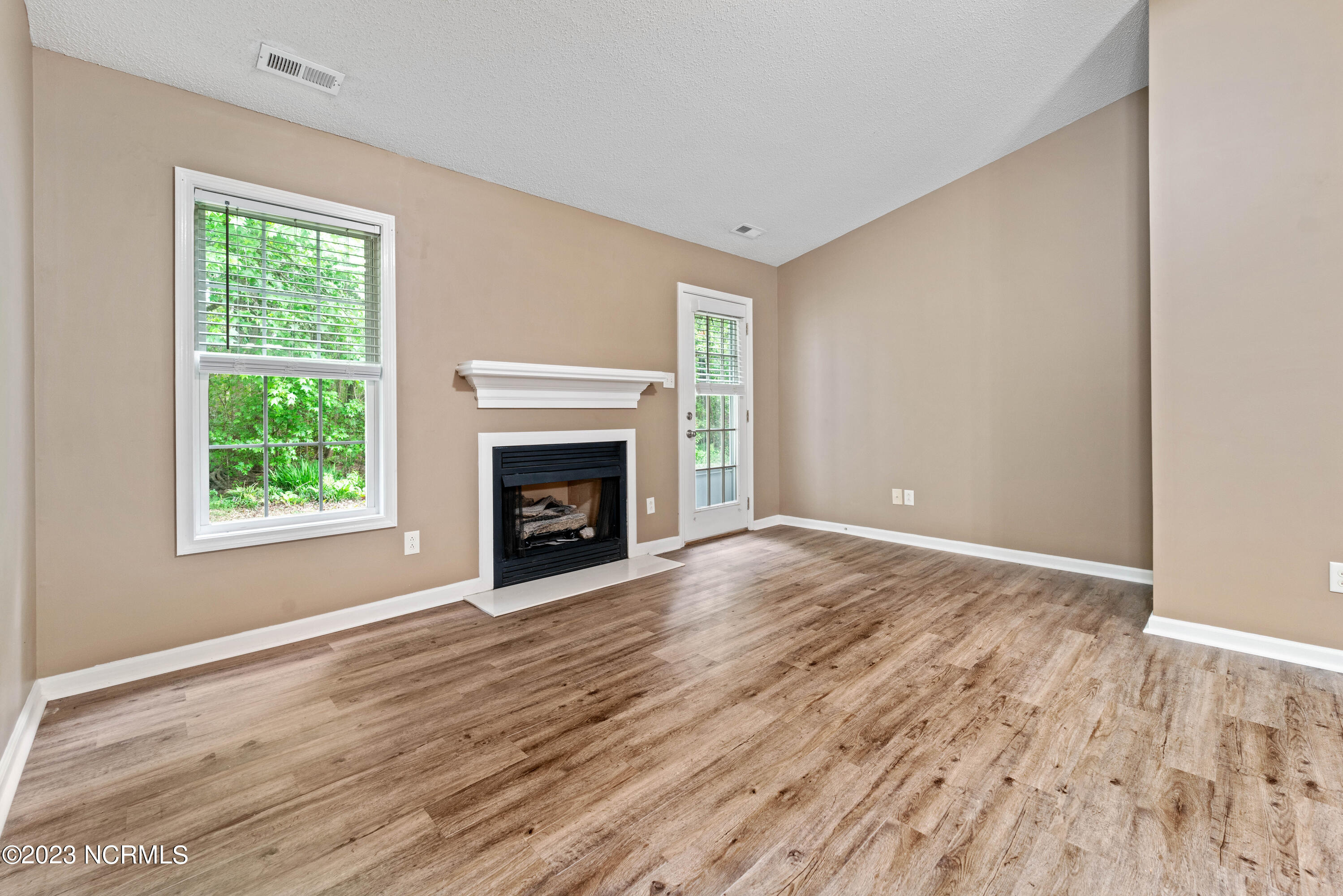 122 Gooding Drive Havelock, NC 28532 - Photo 10 of 19 Livingroom