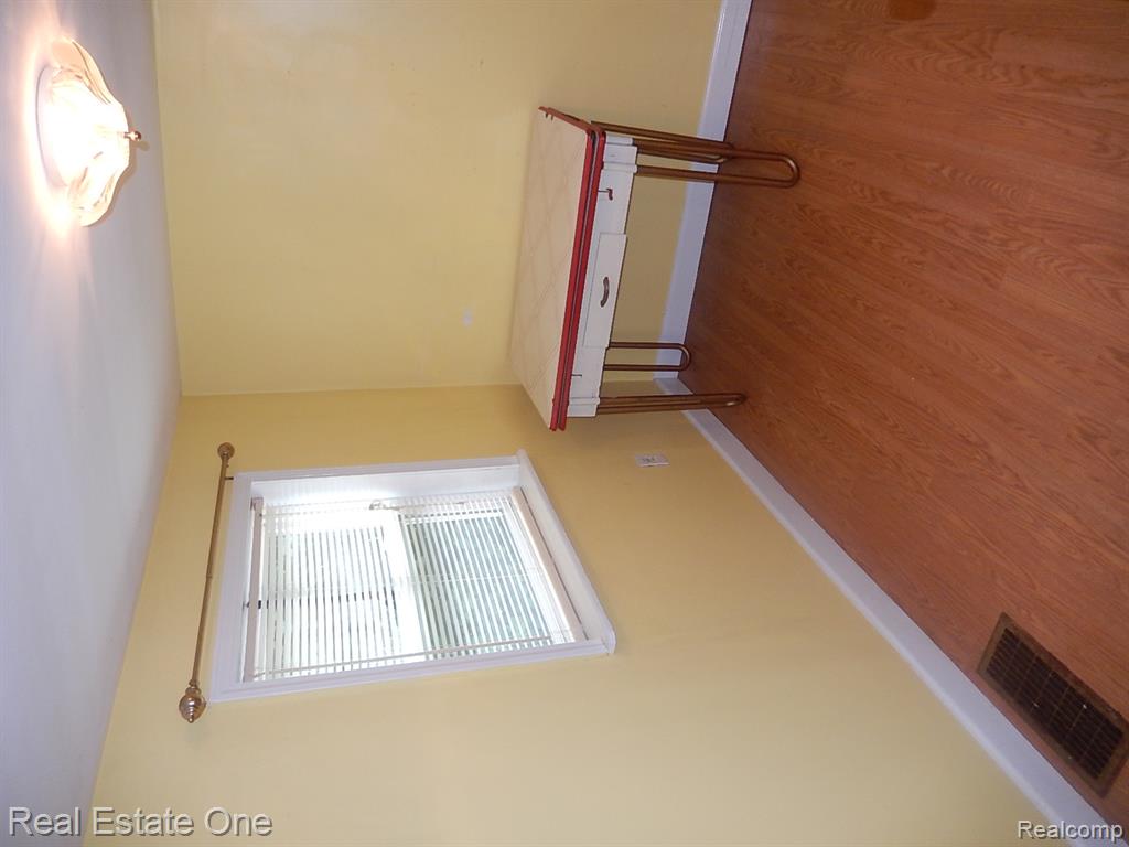 10790 Stark Road Livonia, MI 48150 - Photo 15 of 25