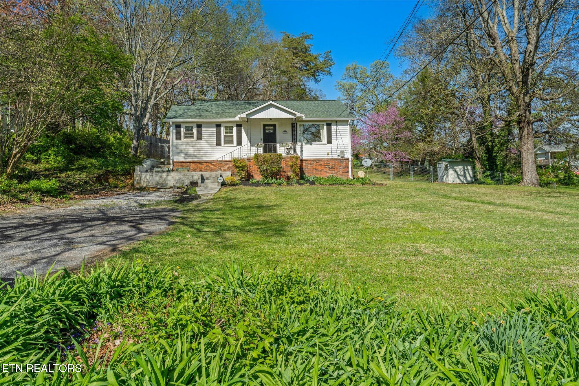 6010 Oak Road Knoxville, TN 37912 - Photo 1 of 30 01-6010-Oak-Rd-Knoxville-TN-1