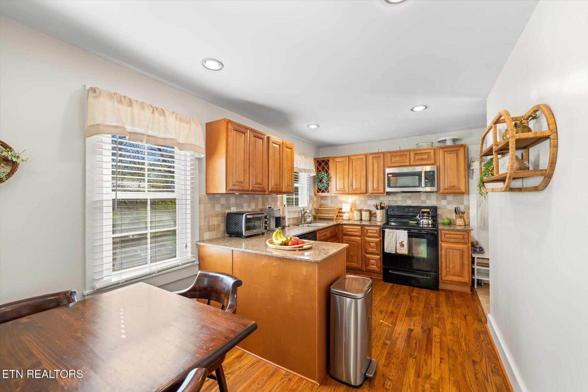 6010 Oak Road Knoxville, TN 37912 - Photo 11 of 30 12-6010-Oak-Rd-Knoxville-TN-12
