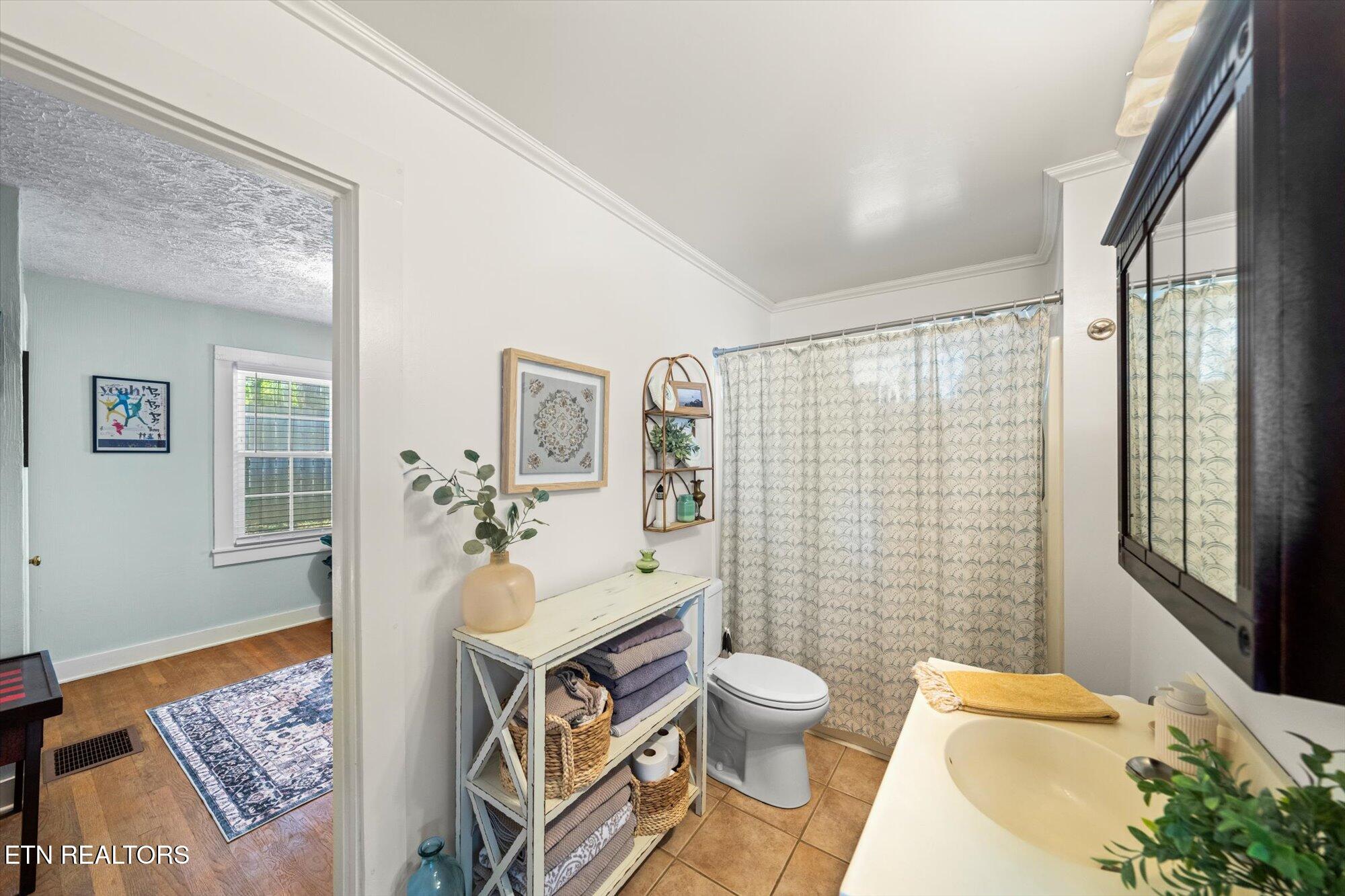 6010 Oak Road Knoxville, TN 37912 - Photo 17 of 30 18-6010-Oak-Rd-Knoxville-TN-18