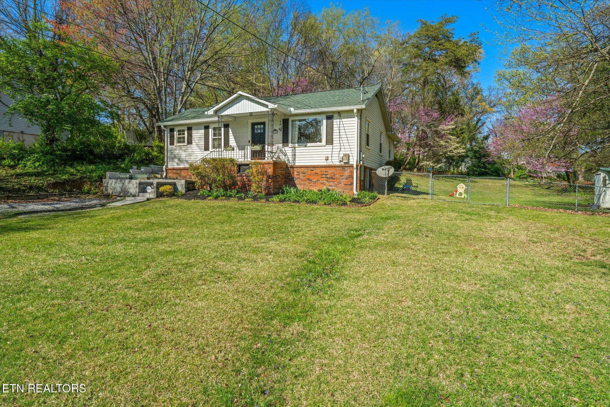 6010 Oak Road Knoxville, TN 37912 - Photo 3 of 30 04-6010-Oak-Rd-Knoxville-TN-4