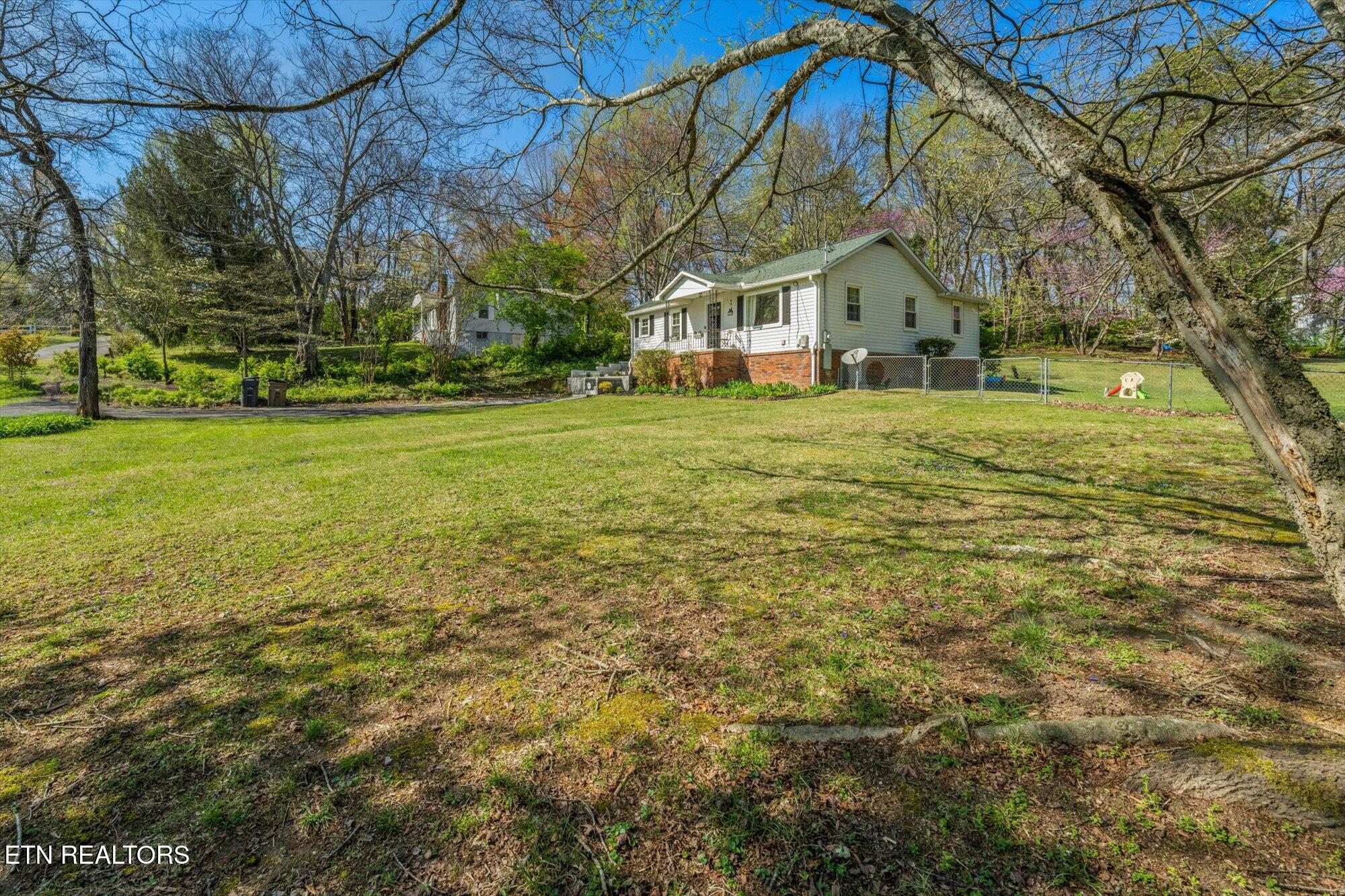 6010 Oak Road Knoxville, TN 37912 - Photo 4 of 30 05-6010-Oak-Rd-Knoxville-TN-5