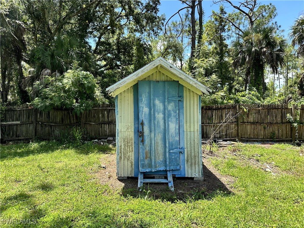 818 Sheldon Avenue Lehigh Acres, FL 33936 - Photo 32 of 43 a small garden with wooden fence