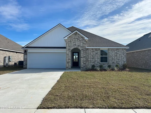 $228,500 | 139 Cottage Cove, Maurice, LA 70555