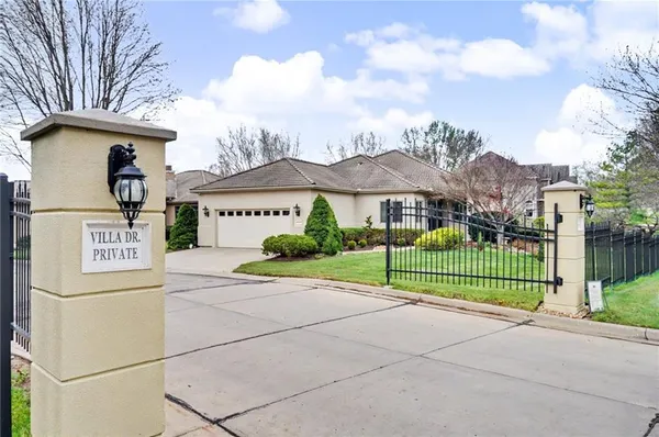 $624,900 | 5727 Villa Drive, Lawrence, KS 66047