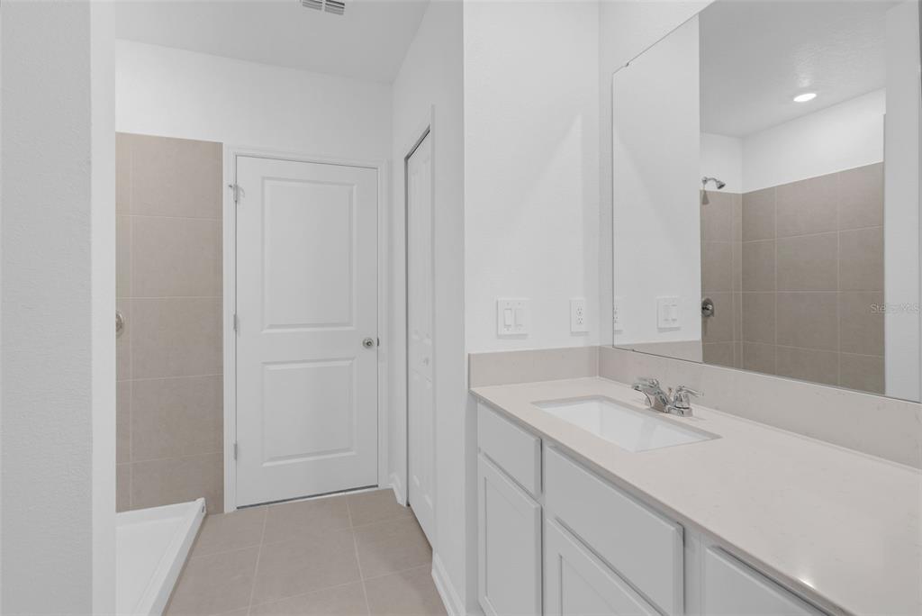 5428 Meadow Walk Drive Davenport, FL 33837 - Photo 15 of 24 a bathroom with a sink and a mirror