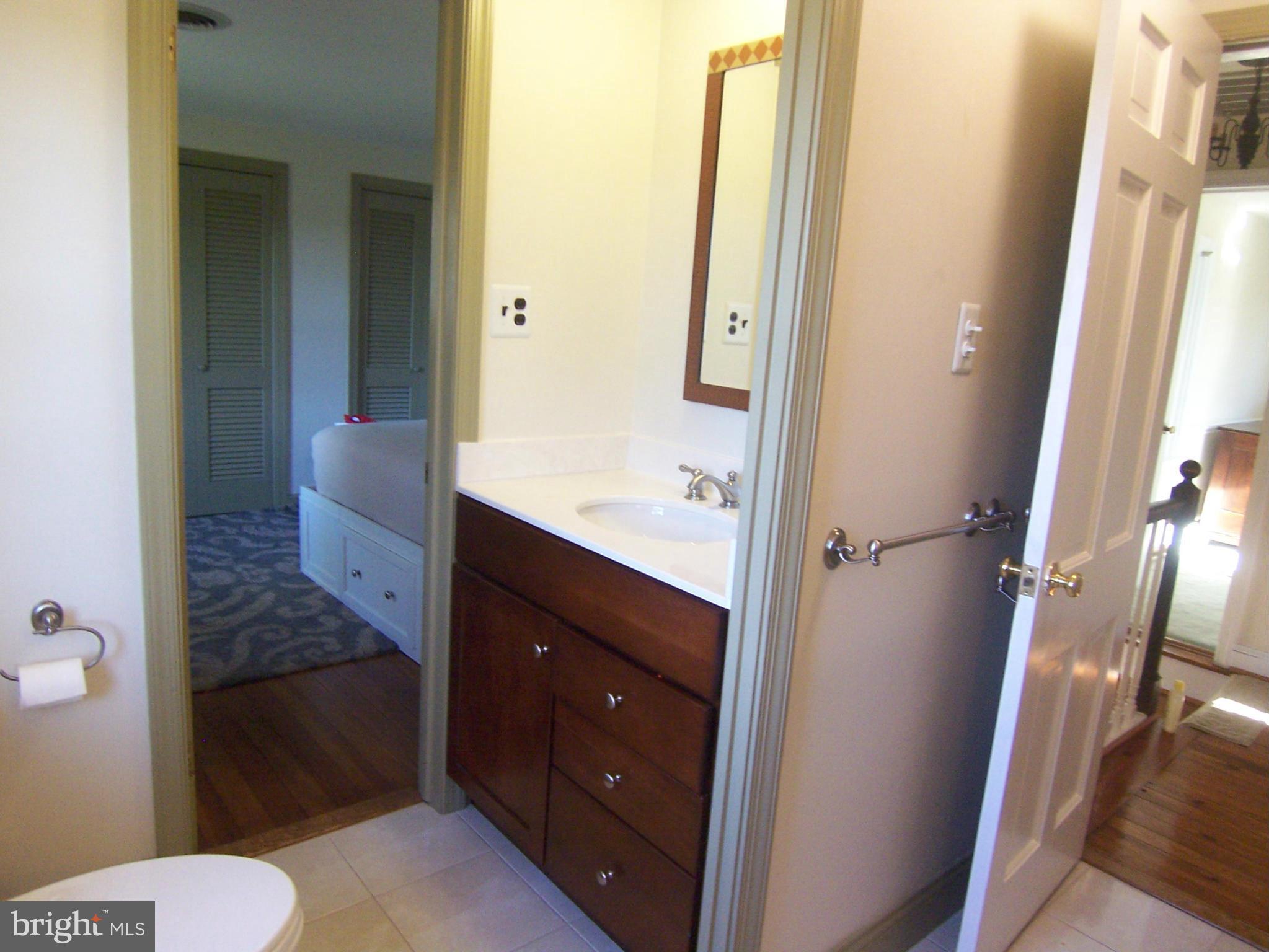 24501 Hipsley Mill Road Gaithersburg, MD 20882 - Photo 22 of 28 Bath (Master)