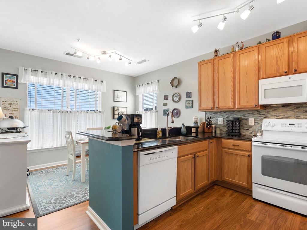 8600 Roaming Ridge Way, Unit 302 Odenton, MD 21113 - Photo 16 of 77 Kitchen