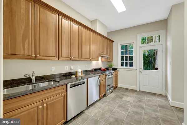 $3,200,000 | 1204 Hunters Grove Court, McLean, VA 22102