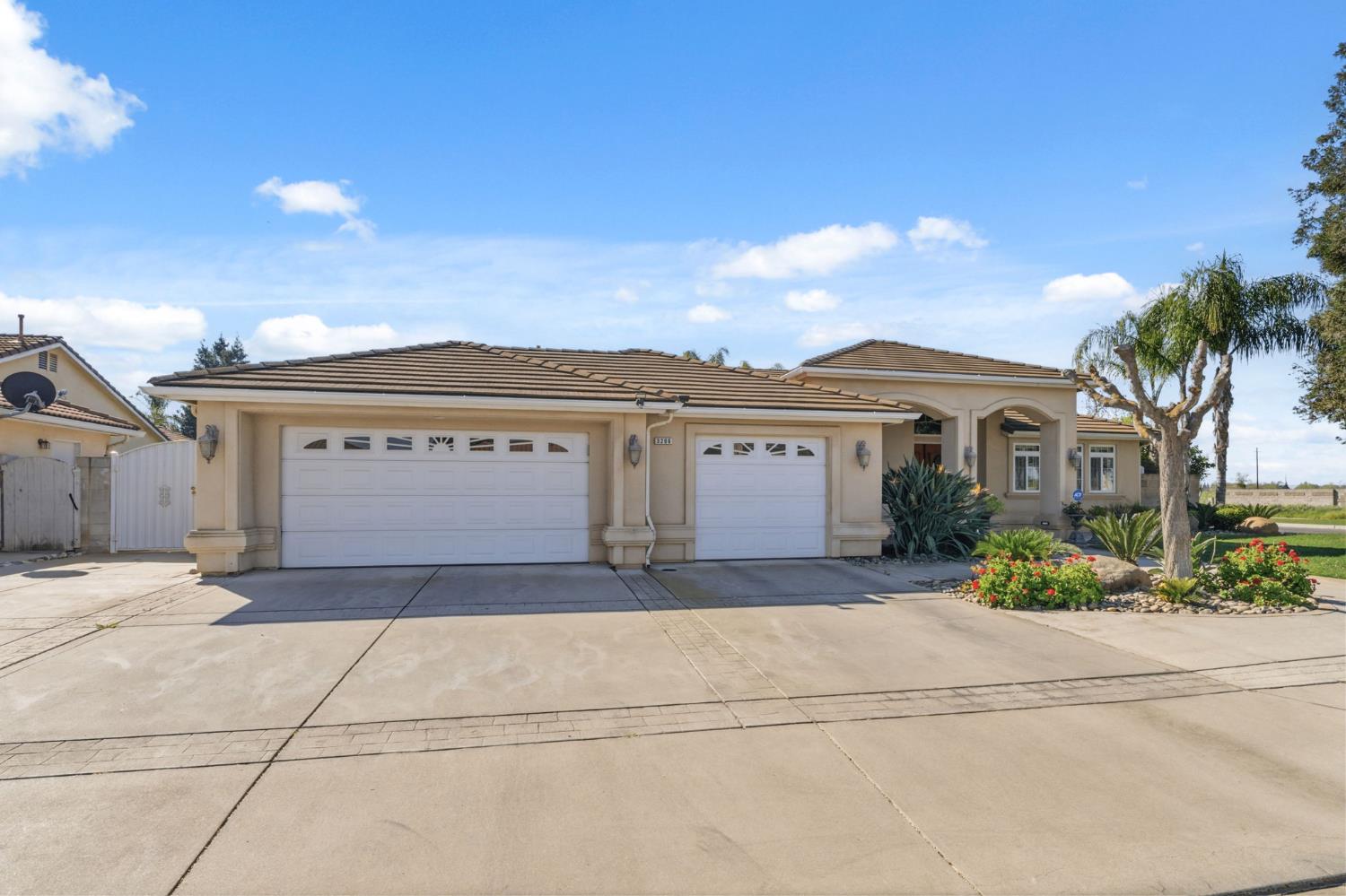 3296 Hollow Avenue Madera, CA 93637 - Photo 4 of 45 a view of a house with a yard