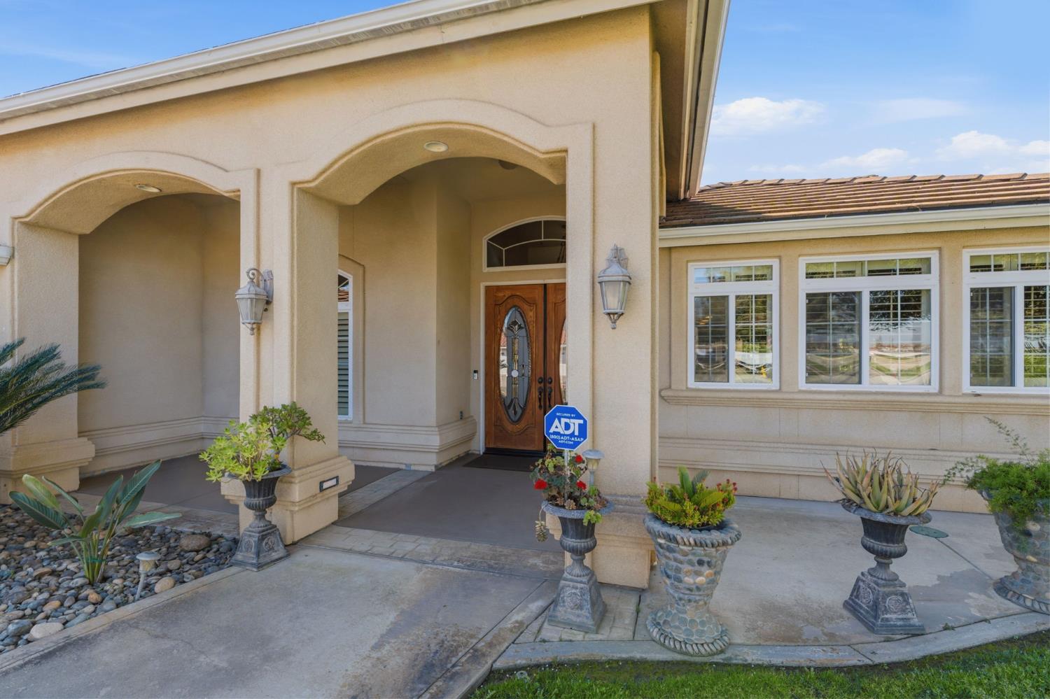 3296 Hollow Avenue Madera, CA 93637 - Photo 5 of 45 a front view of a house with a yard
