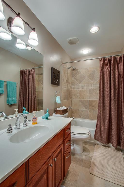 7100 Dale Ridge Road, Unit E3 Lancaster, TN 38569 - Photo 21 of 30 a bathroom with a sink a toilet a mirror a bathtub and shower