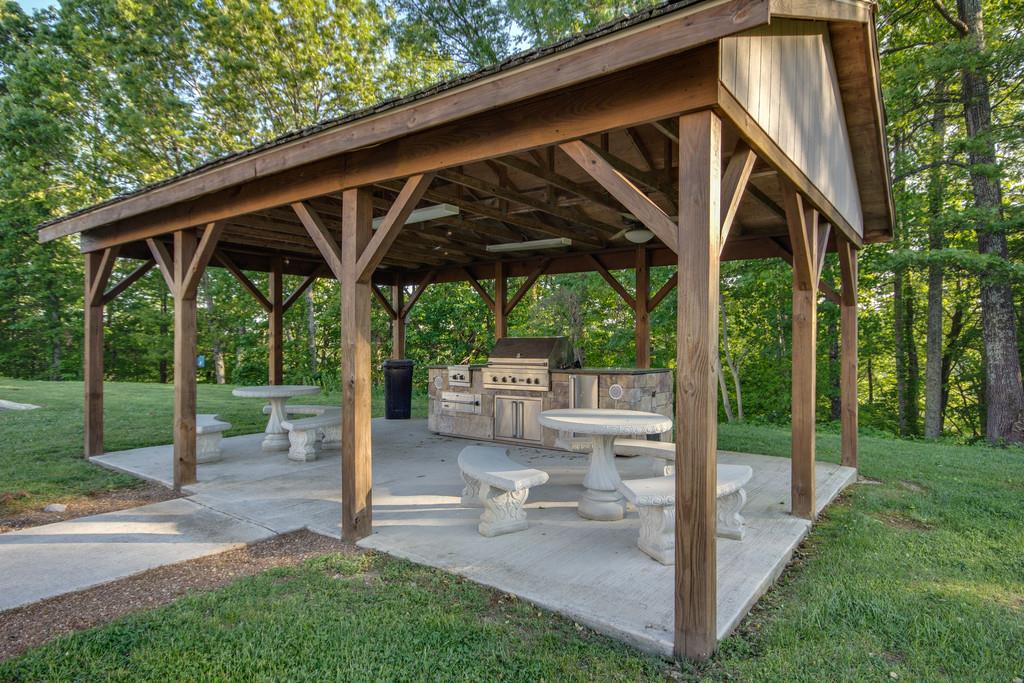 7100 Dale Ridge Road, Unit E3 Lancaster, TN 38569 - Photo 28 of 30 a view of a patio with a big yard