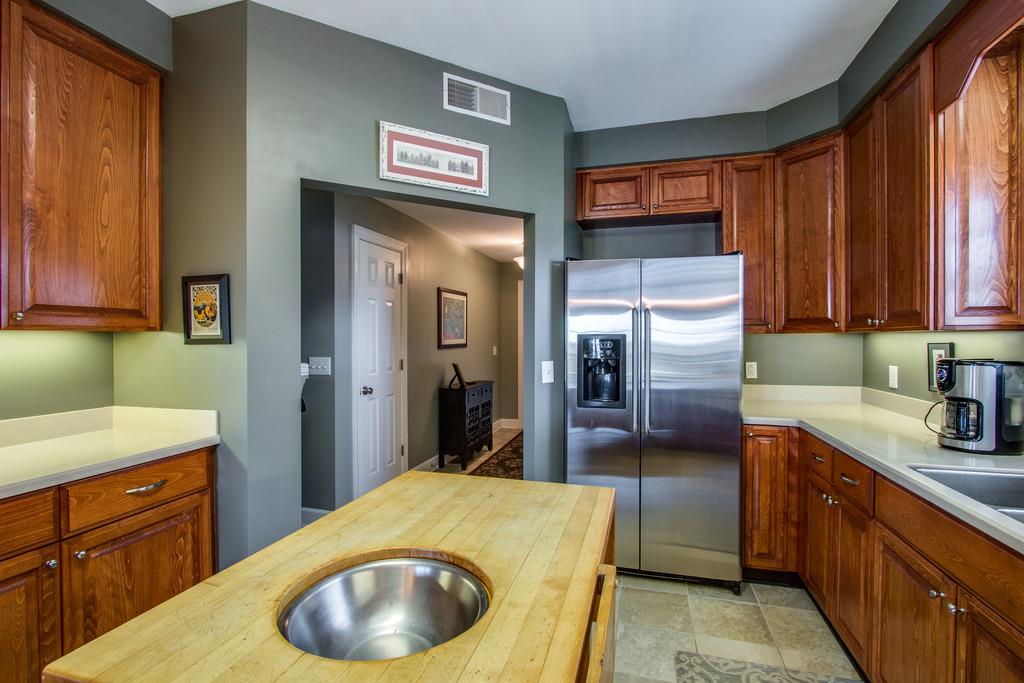 7100 Dale Ridge Road, Unit E3 Lancaster, TN 38569 - Photo 4 of 30 a kitchen with stainless steel appliances a sink cabinets and a window