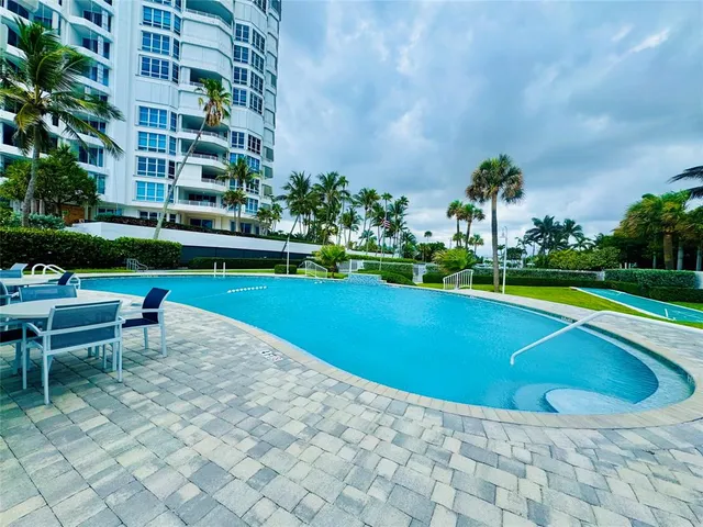$1,988,000 | 1431 South Ocean Boulevard, Unit 17, Lauderdale-by-the-Sea, FL 33062