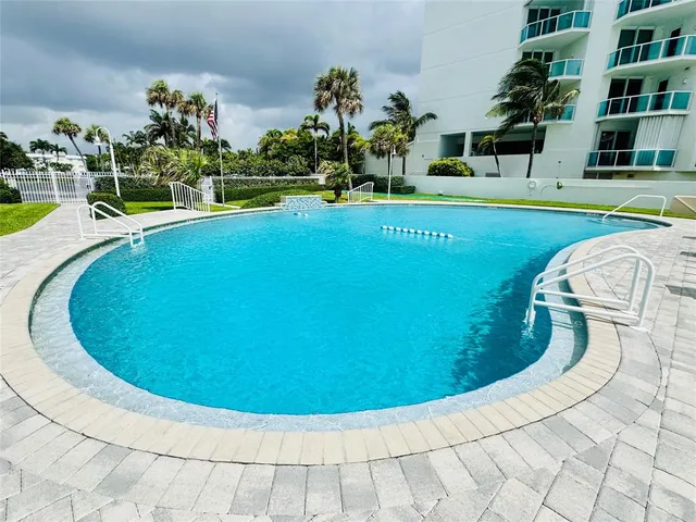 $1,988,000 | 1431 South Ocean Boulevard, Unit 17, Lauderdale-by-the-Sea, FL 33062