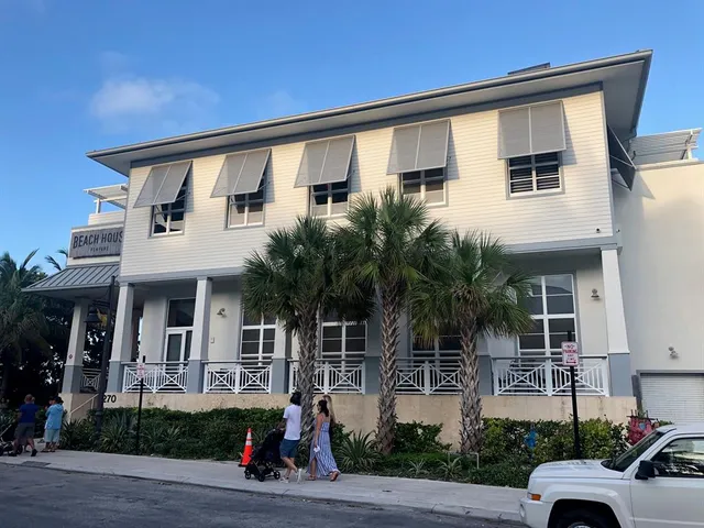 $1,988,000 | 1431 South Ocean Boulevard, Unit 17, Lauderdale-by-the-Sea, FL 33062