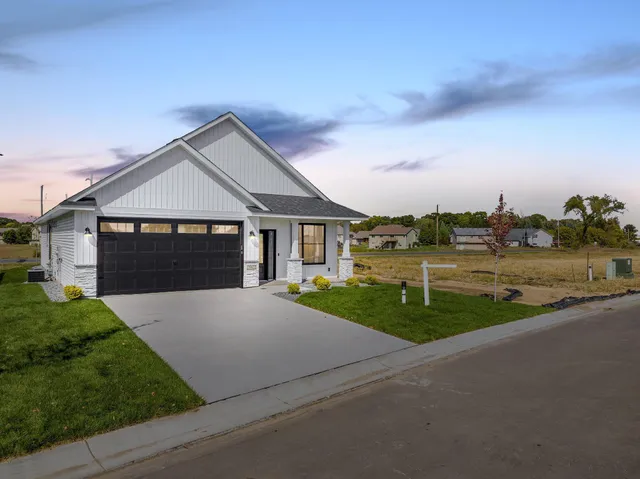 $400,000 | 31706 Madison Road, Lindstrom, MN 55045