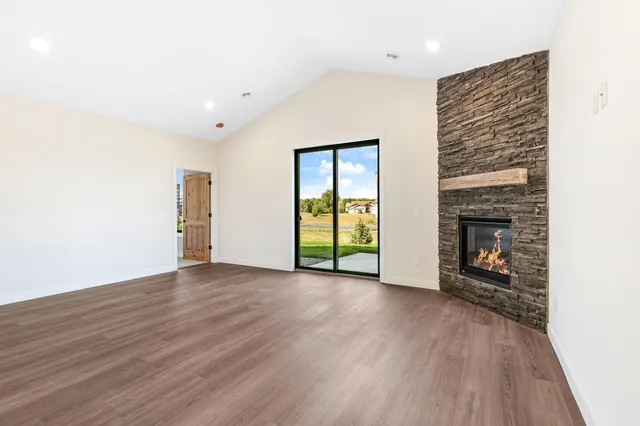 $400,000 | 31706 Madison Road, Lindstrom, MN 55045