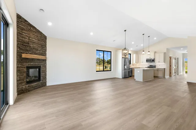 $400,000 | 31706 Madison Road, Lindstrom, MN 55045