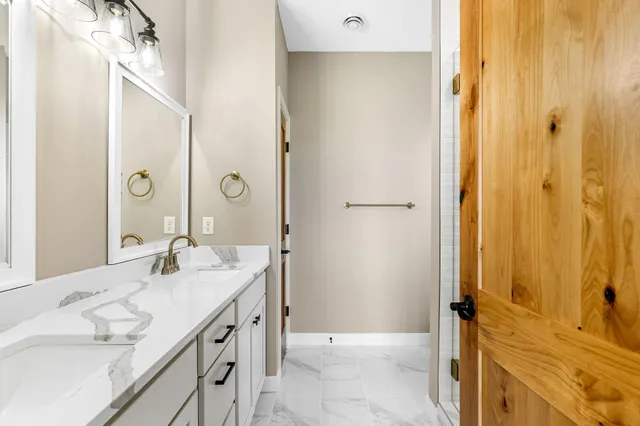 $400,000 | 31706 Madison Road, Lindstrom, MN 55045