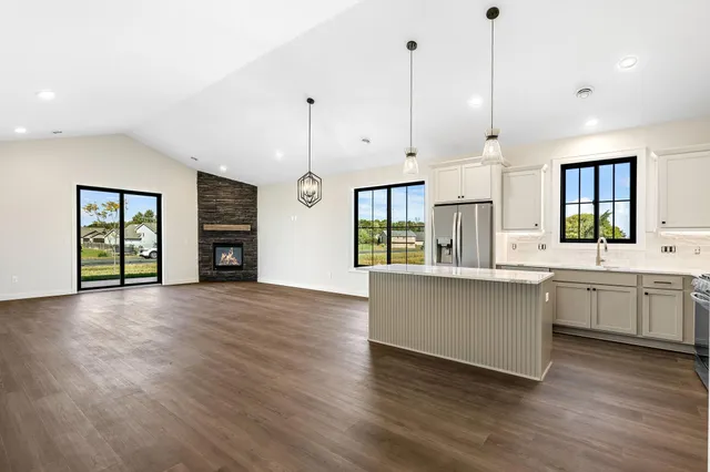 $400,000 | 31706 Madison Road, Lindstrom, MN 55045