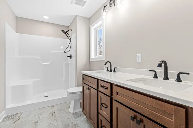 $400,000 | 31706 Madison Road, Lindstrom, MN 55045